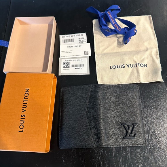 Used in excellent condition LV card holder leather- 100% authentic - Picture 4 of 4